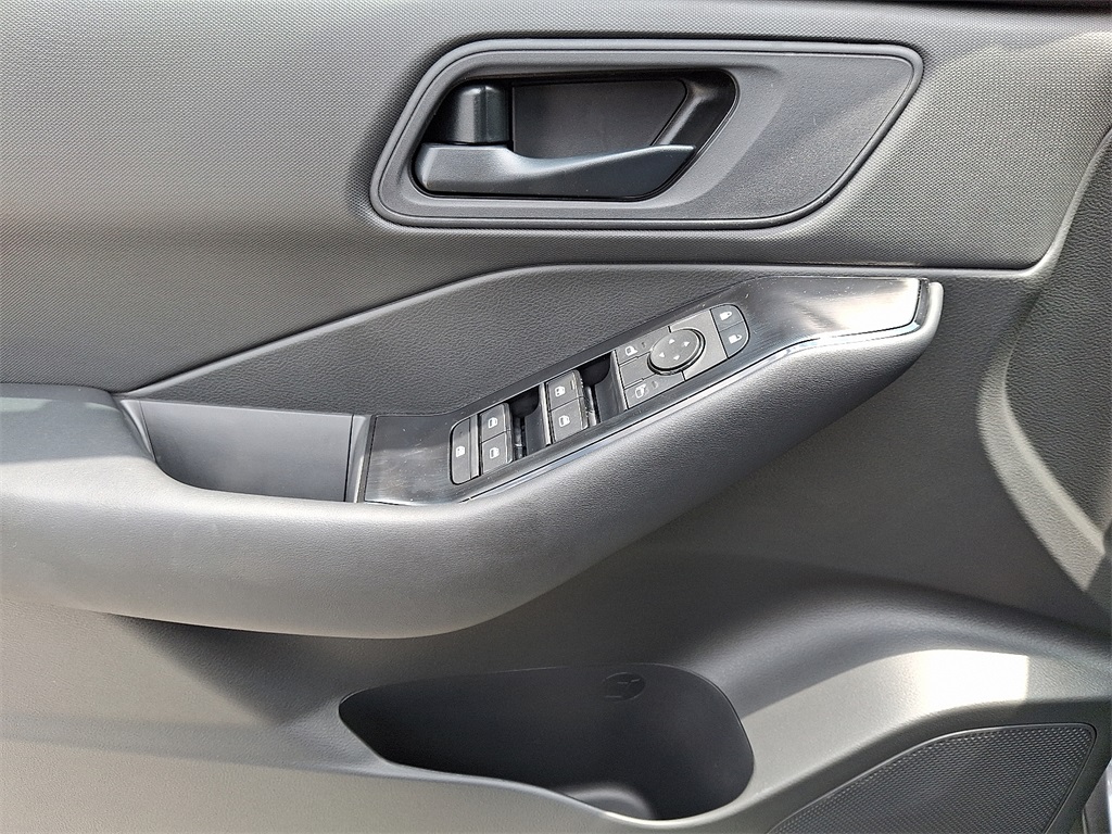 2025 Nissan Rogue S - Photo 8