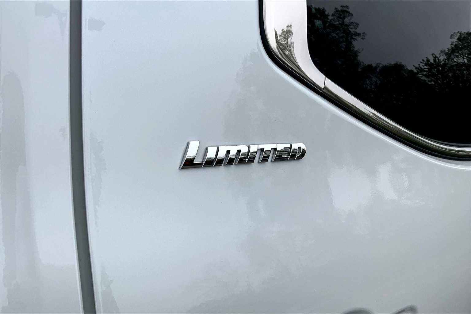 2024 Toyota Tundra Limited - Photo 29