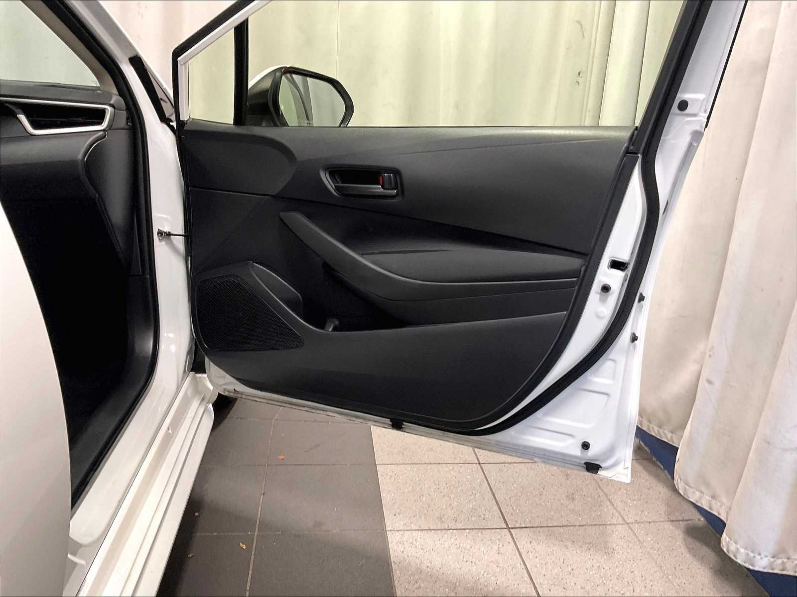 2022 Toyota Corolla LE - Photo 12