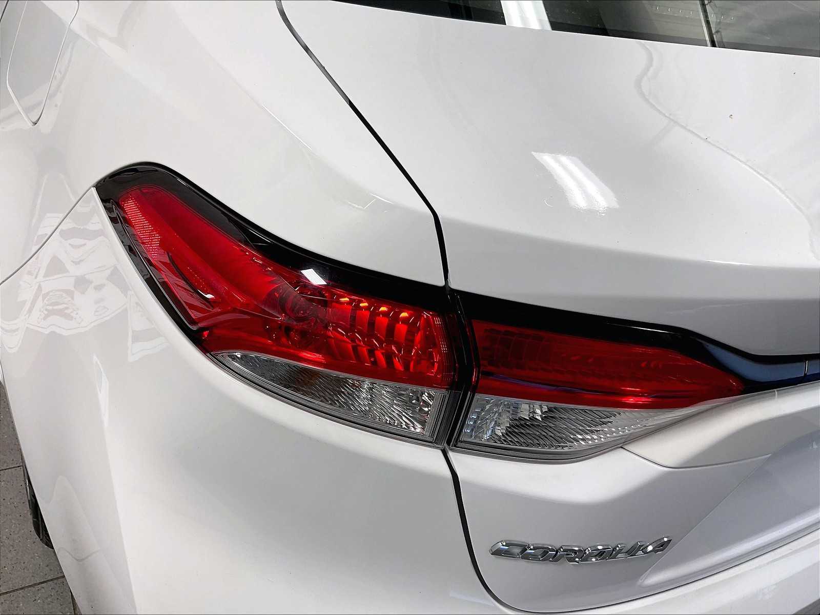 2022 Toyota Corolla LE - Photo 31