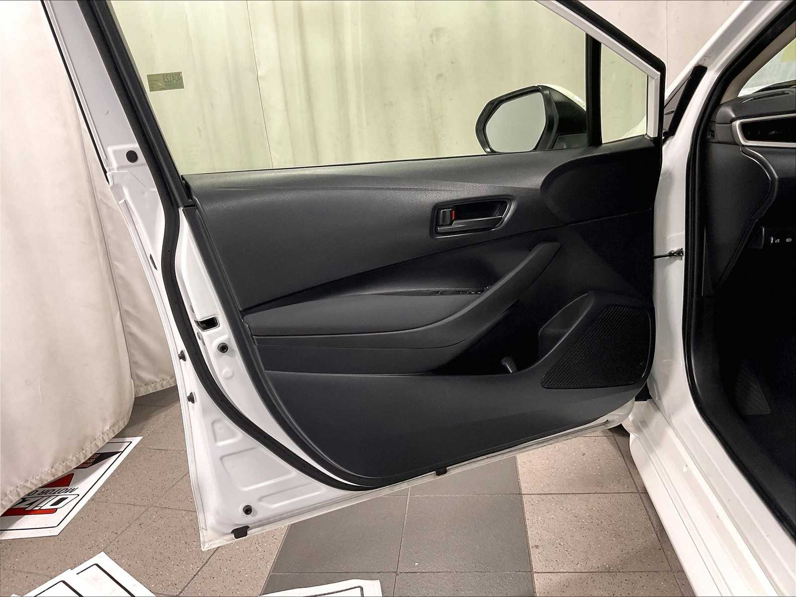 2022 Toyota Corolla LE - Photo 9
