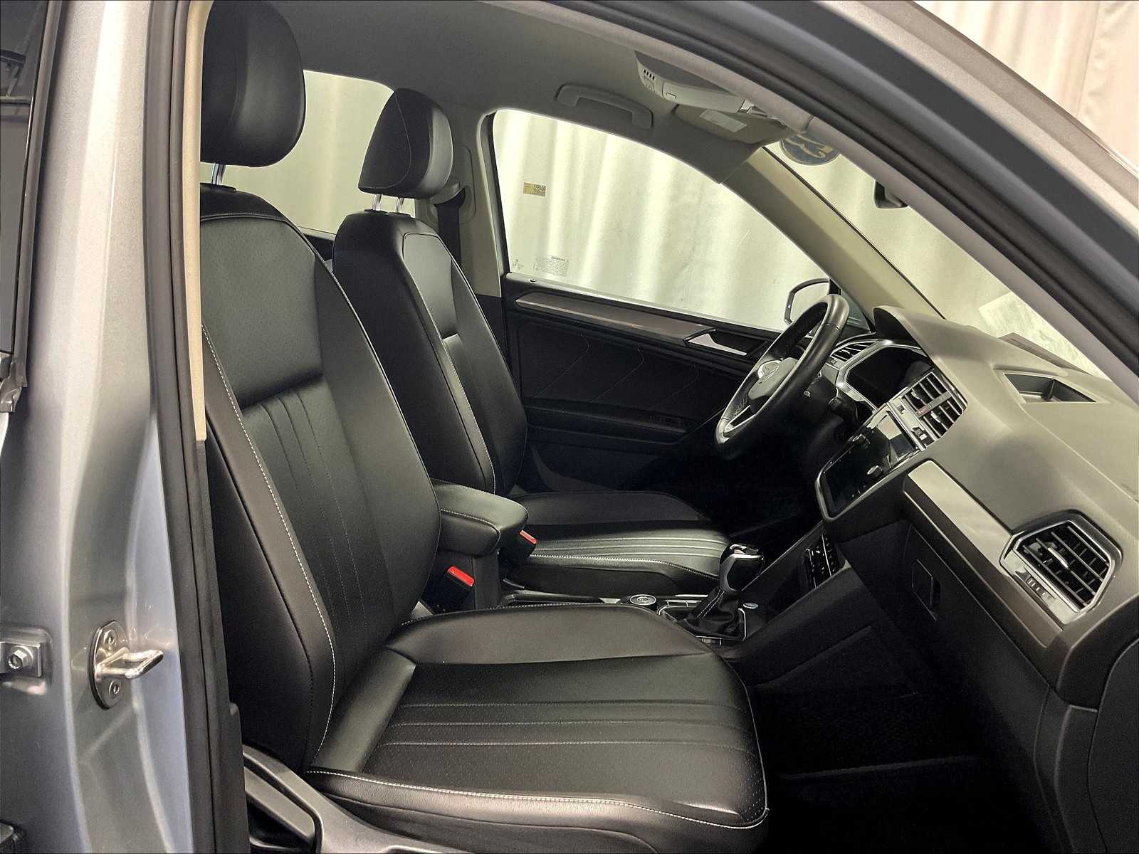 2022 Volkswagen Tiguan SE - Photo 11