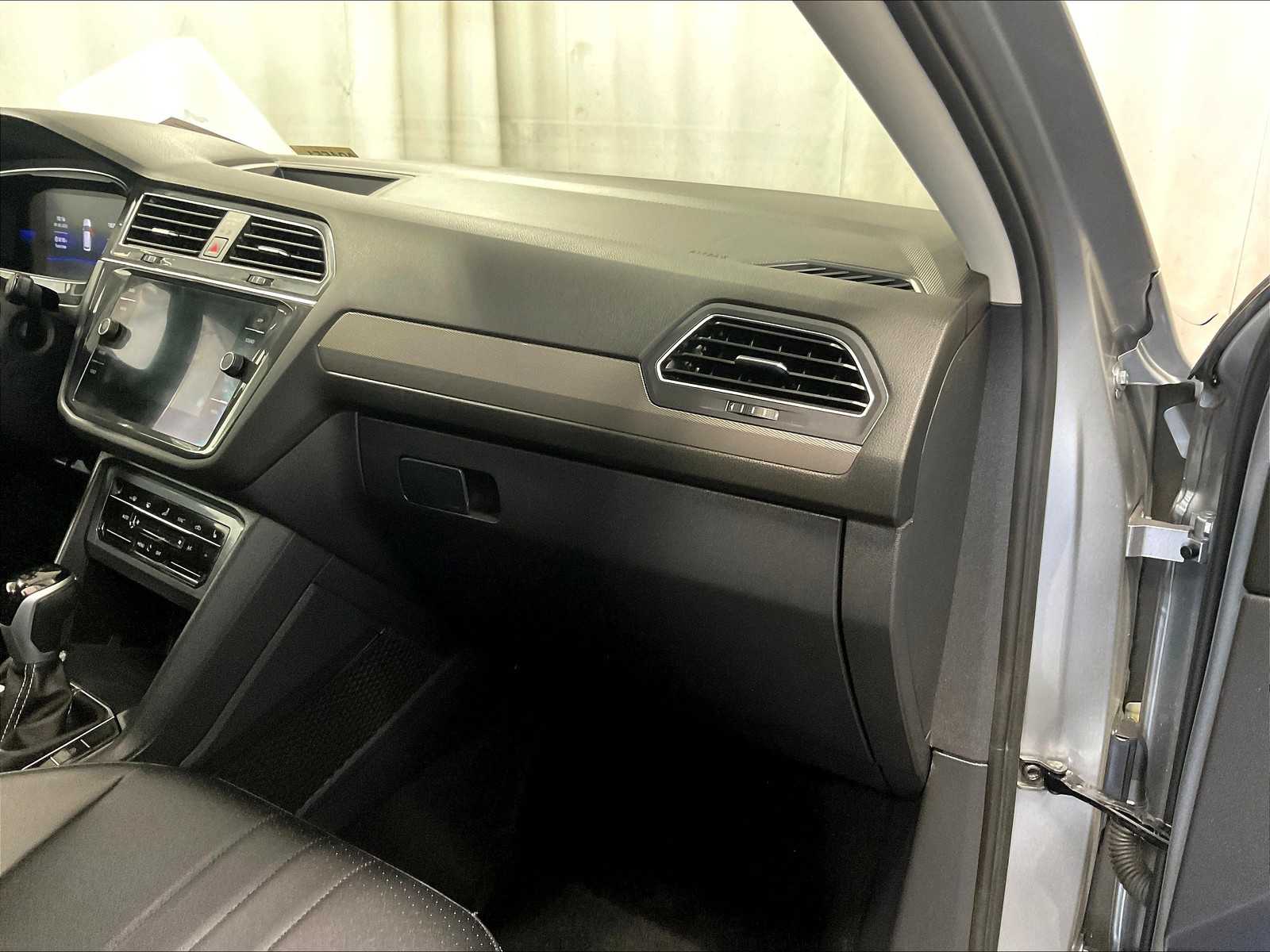 2022 Volkswagen Tiguan SE - Photo 13