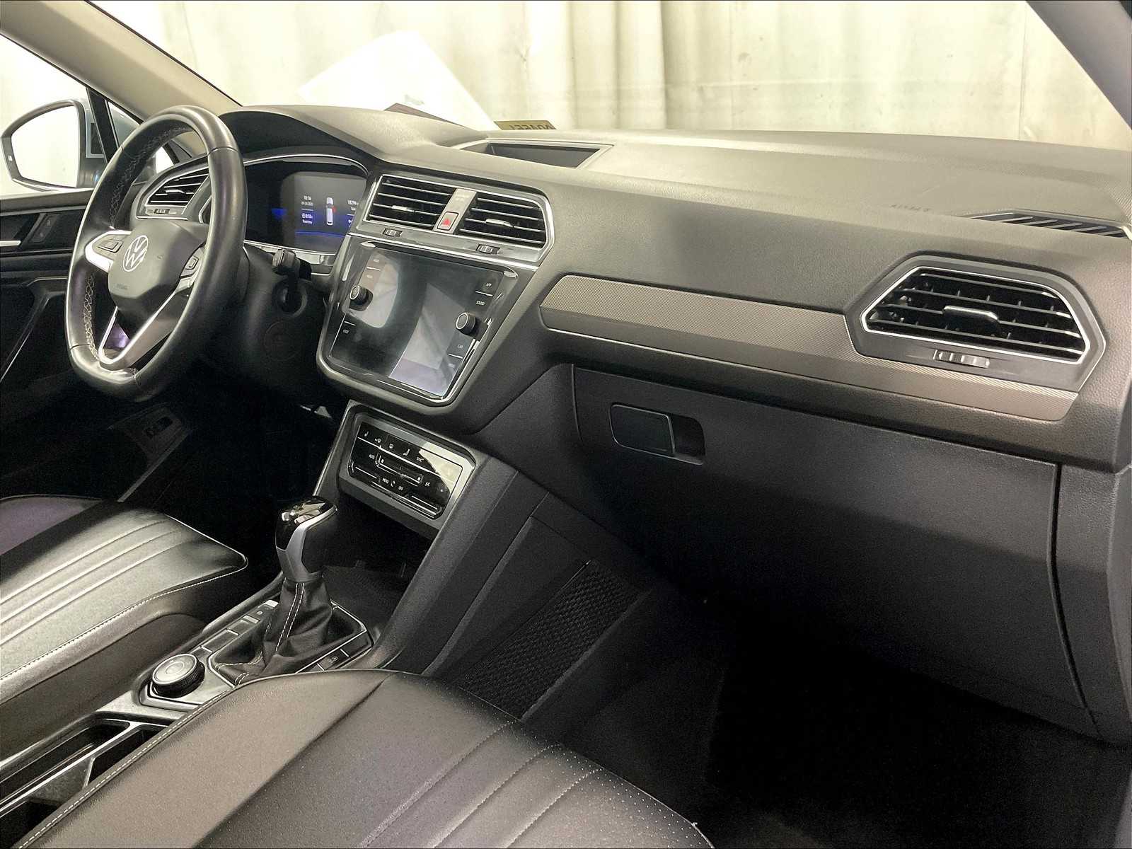 2022 Volkswagen Tiguan SE - Photo 14