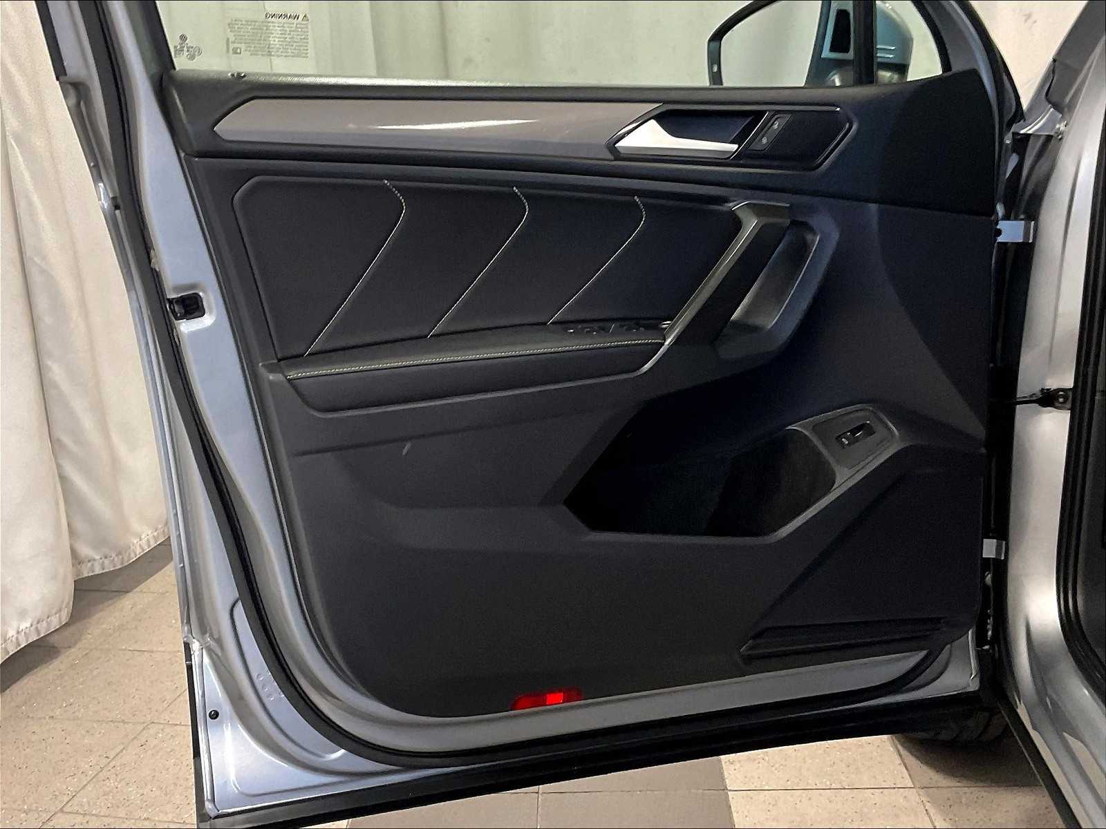 2022 Volkswagen Tiguan SE - Photo 9