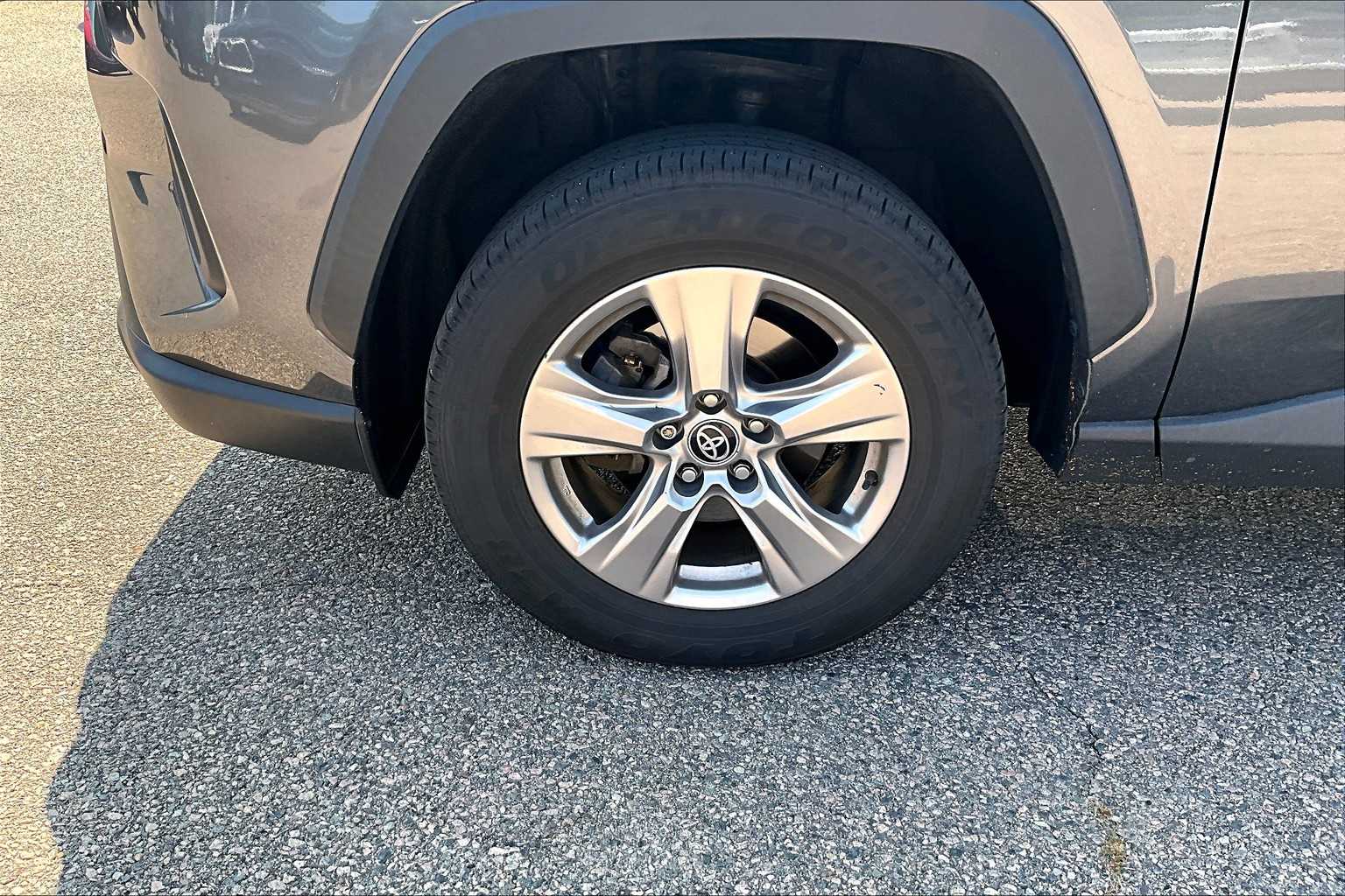 2022 Toyota RAV4 XLE - Photo 4