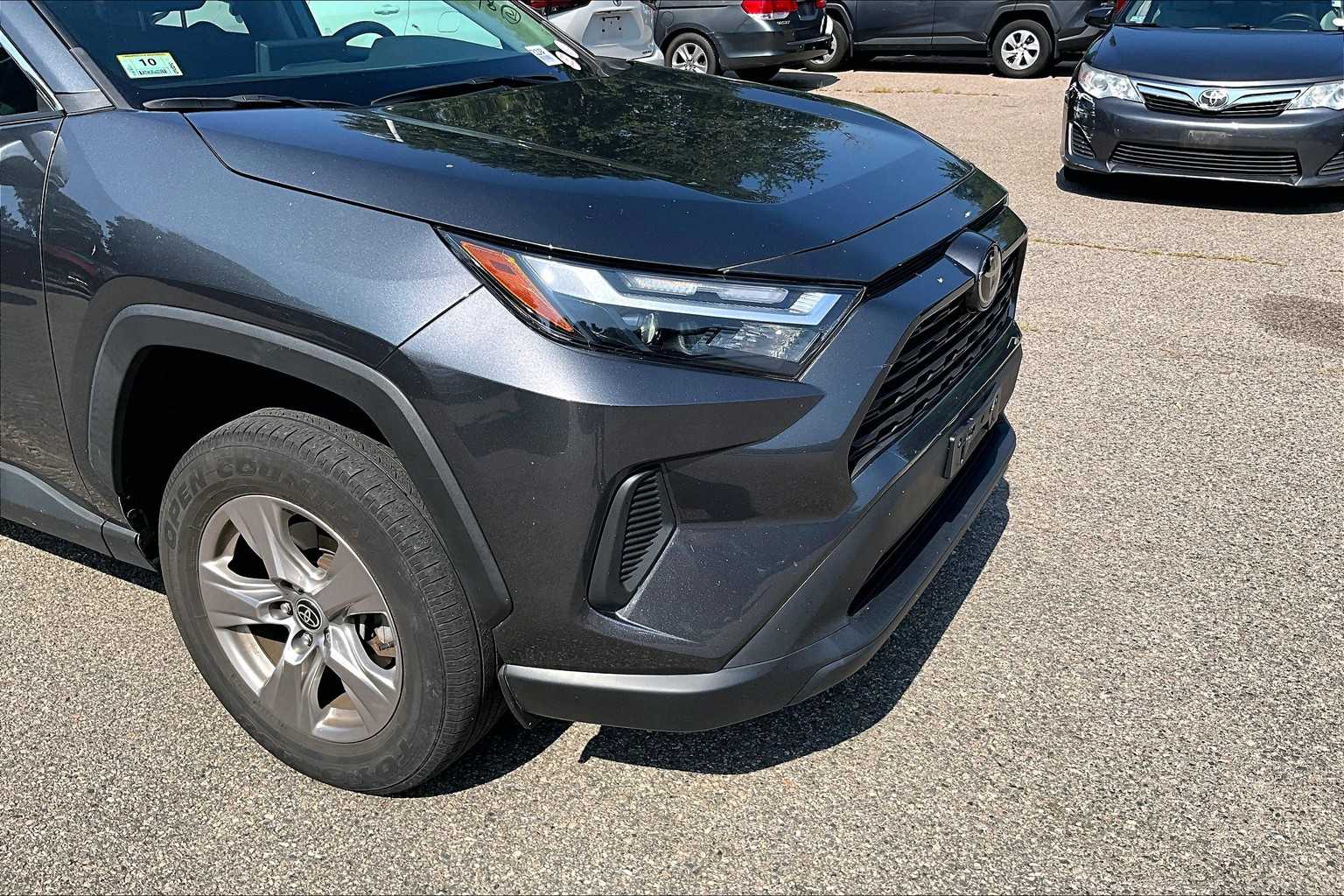 2022 Toyota RAV4 XLE - Photo 5