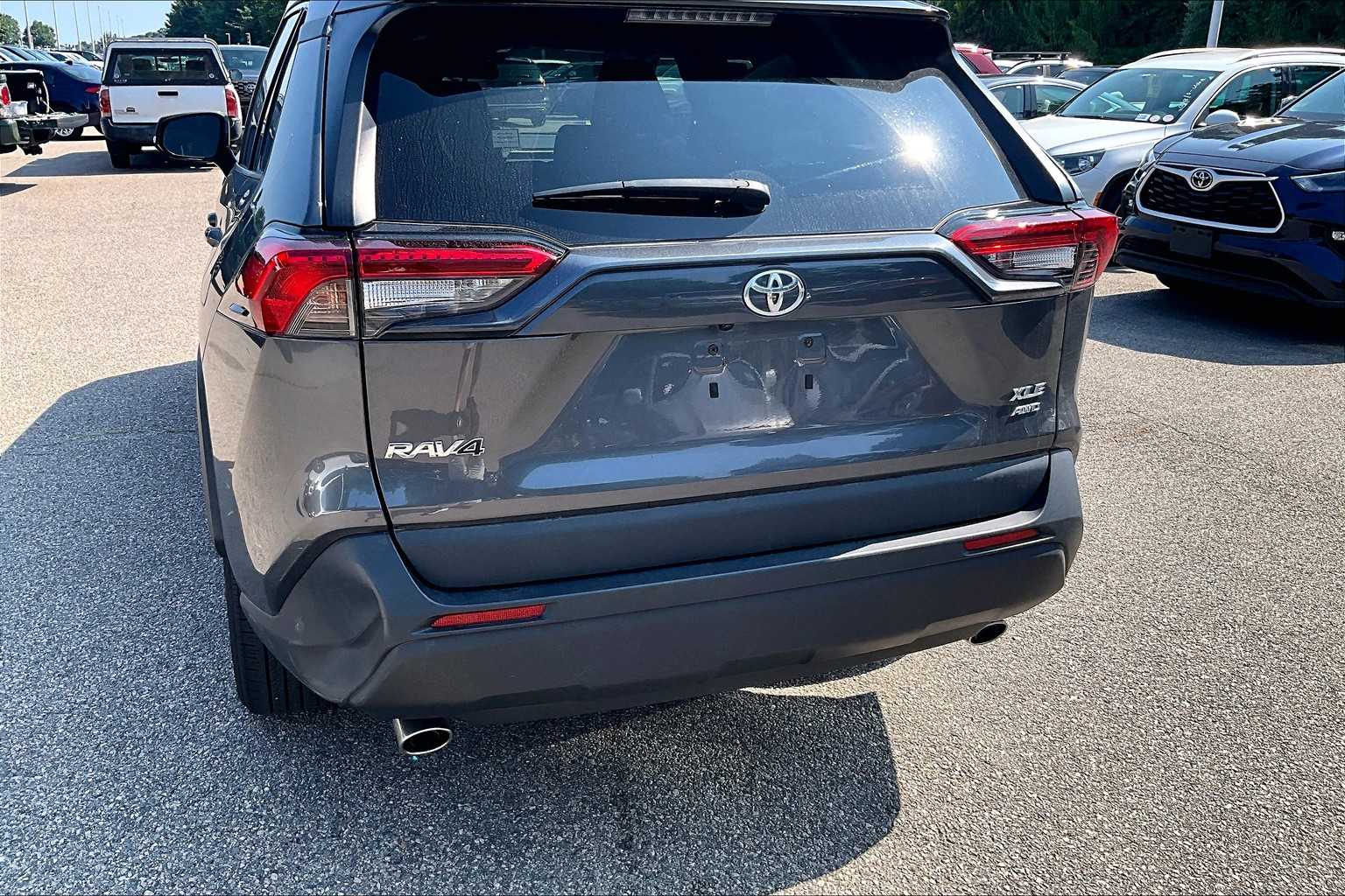 2022 Toyota RAV4 XLE - Photo 7