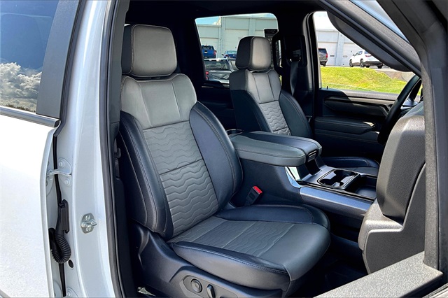 2025 Chevrolet Silverado 2500HD ZR2 - Photo 11