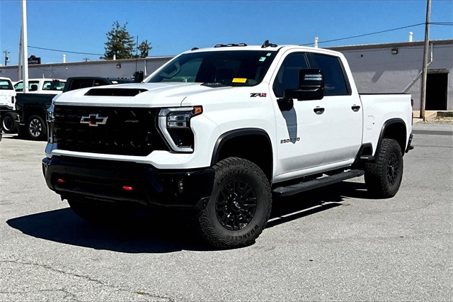 2025 Chevrolet Silverado 2500HD ZR2 - Photo 2