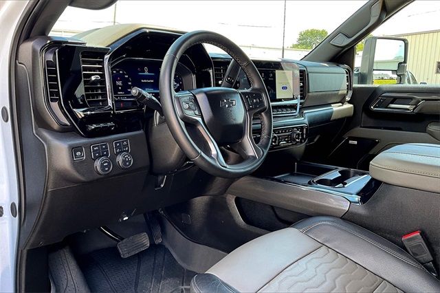 2025 Chevrolet Silverado 2500HD ZR2 - Photo 8