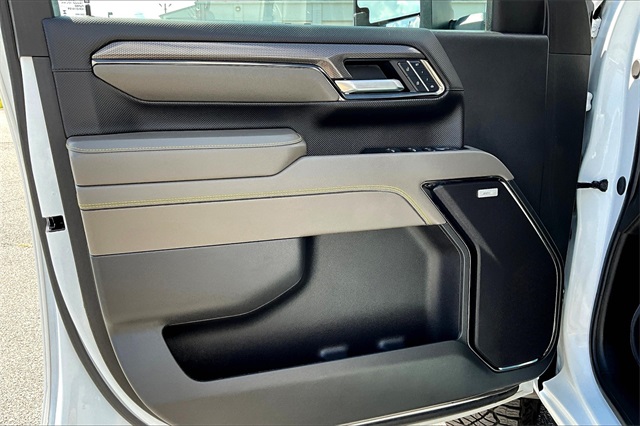 2025 Chevrolet Silverado 2500HD ZR2 - Photo 9