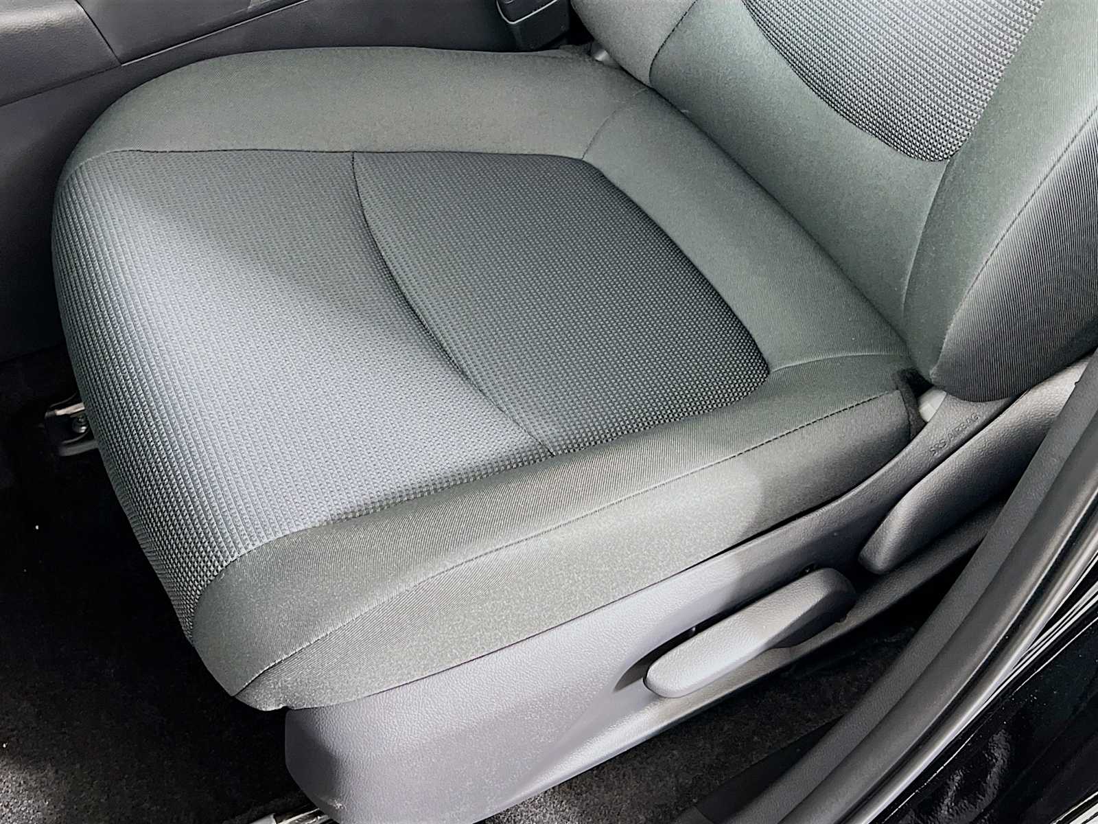 2025 Toyota RAV4 LE - Photo 17