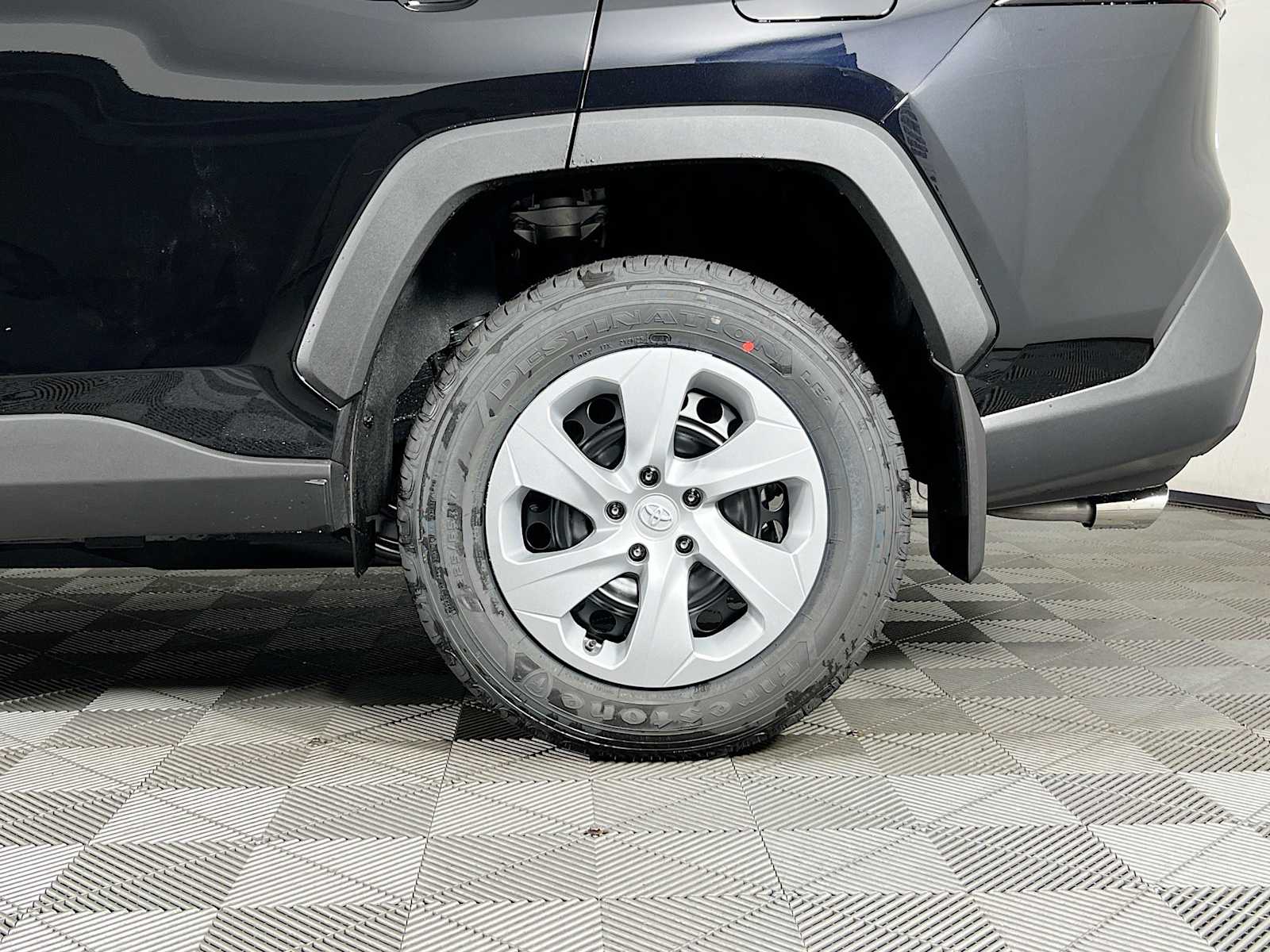 2025 Toyota RAV4 LE - Photo 19