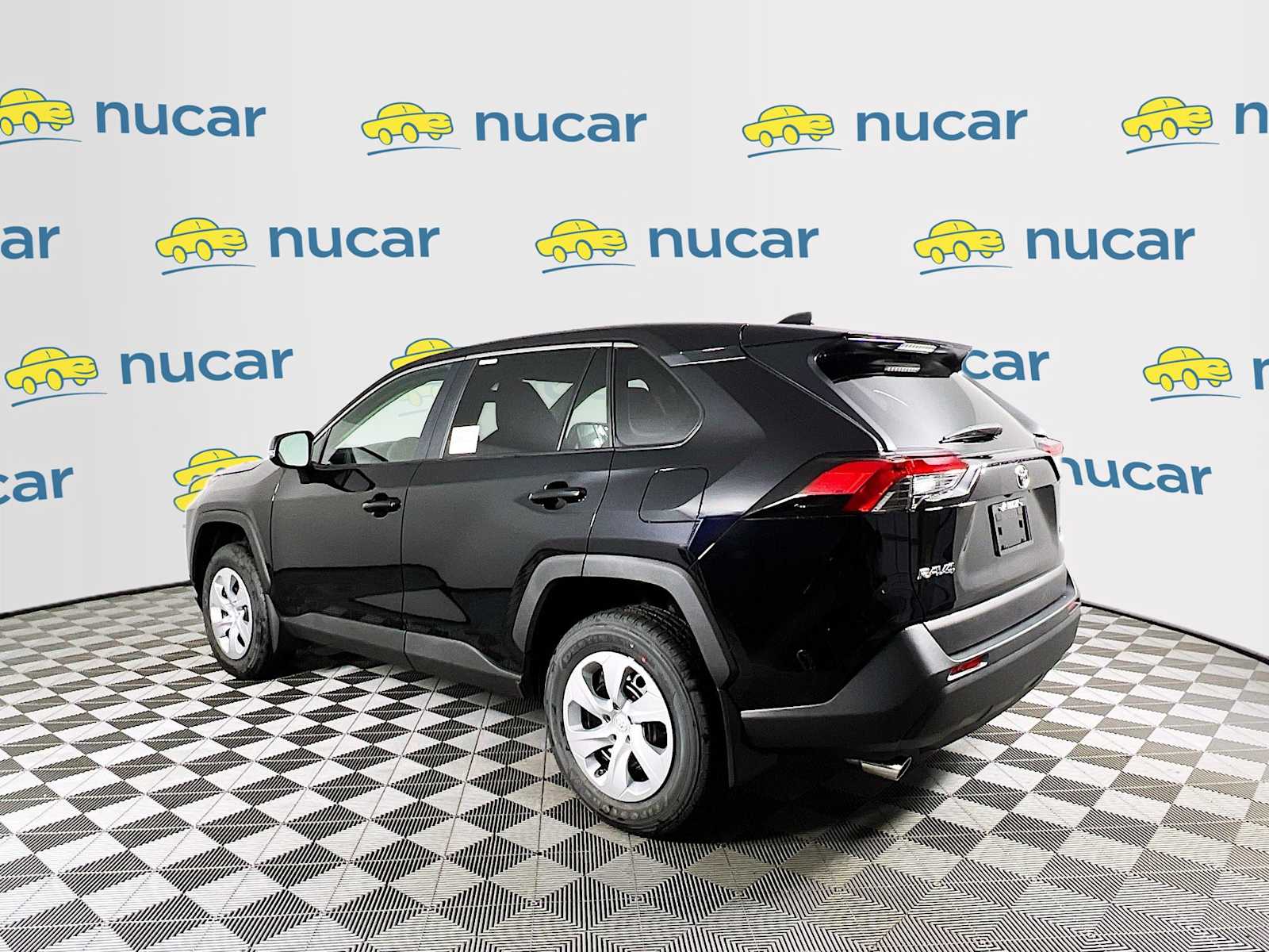 2025 Toyota RAV4 LE - Photo 4