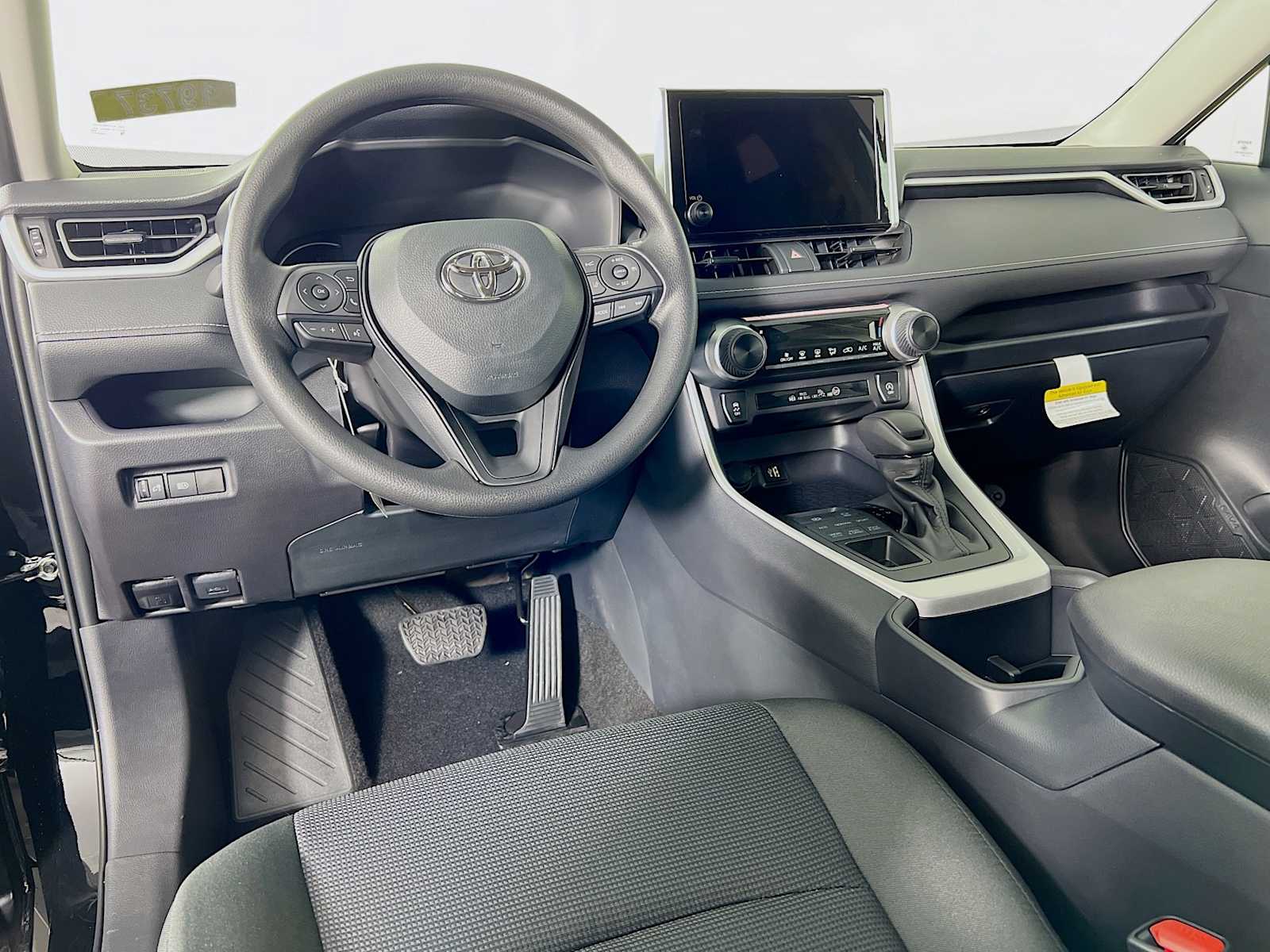 2025 Toyota RAV4 LE - Photo 6