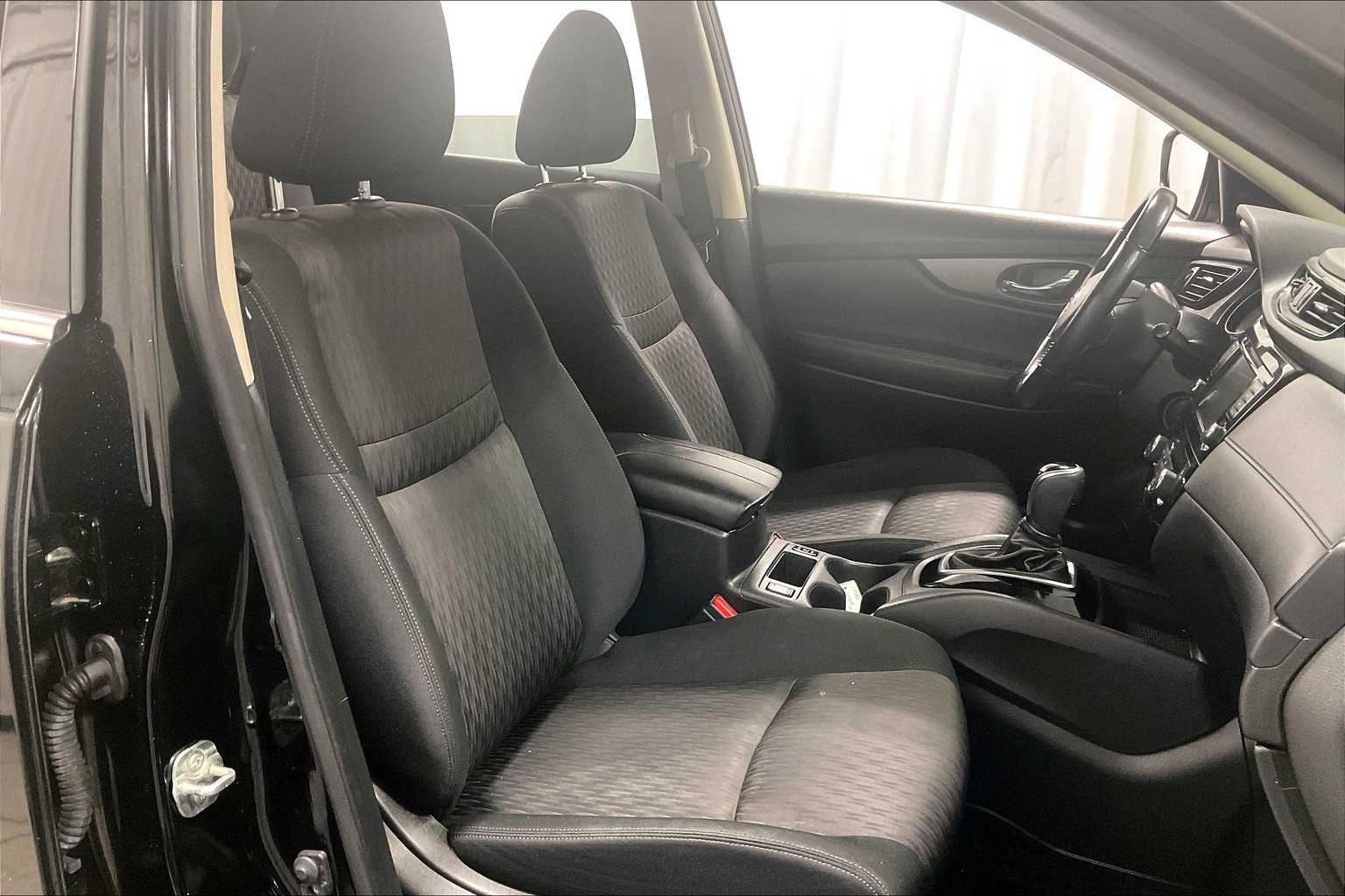 2020 Nissan Rogue SV - Photo 11