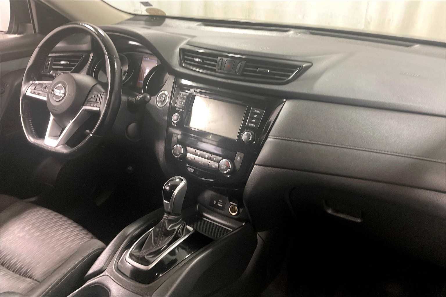 2020 Nissan Rogue SV - Photo 14