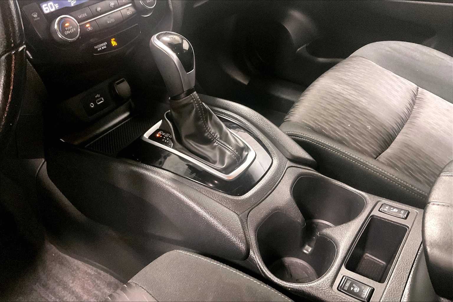 2020 Nissan Rogue SV - Photo 21