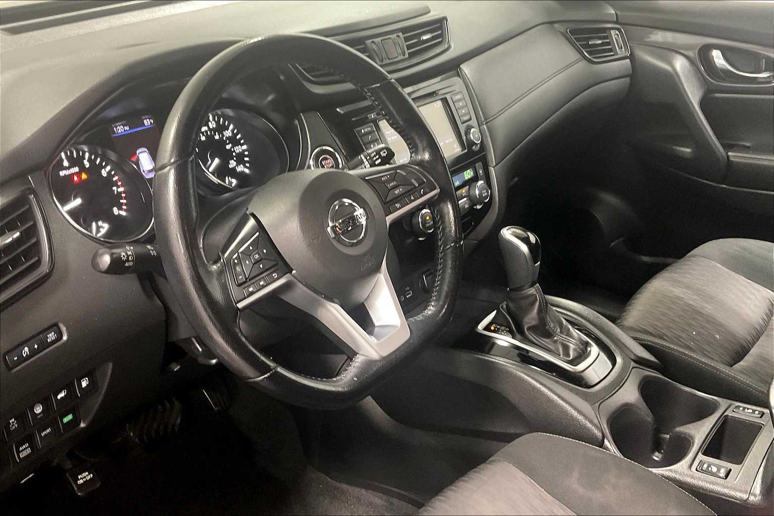 2020 Nissan Rogue SV - Photo 8
