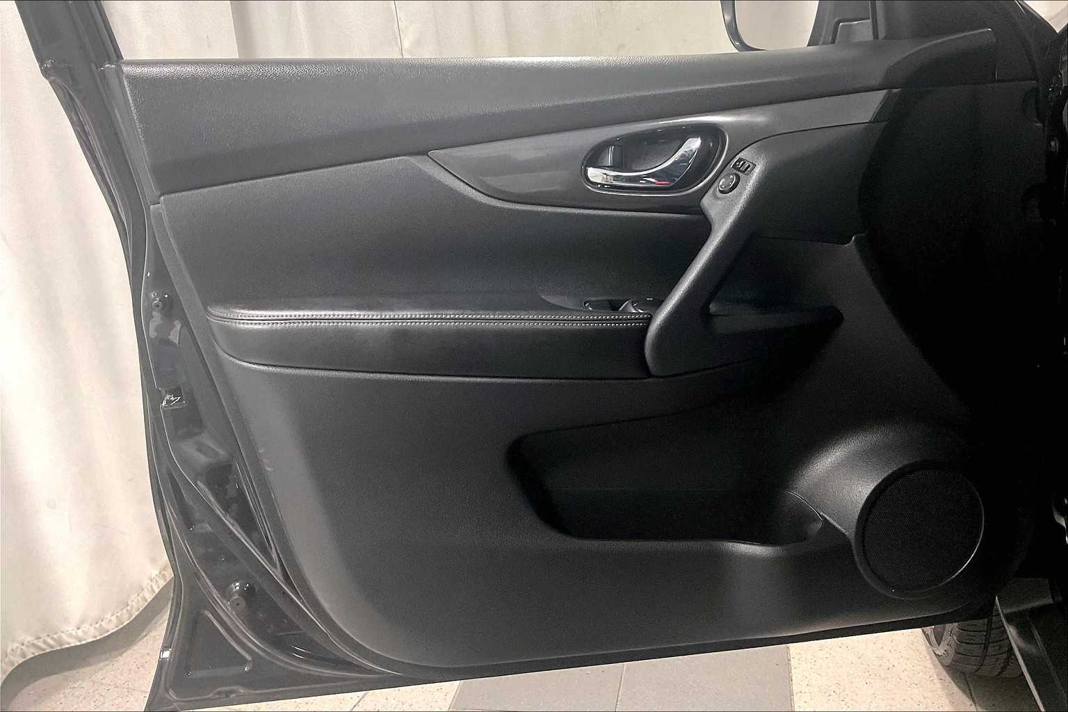 2020 Nissan Rogue SV - Photo 9