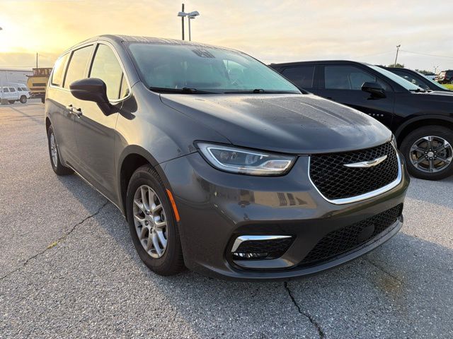 2023 Chrysler Pacifica Touring L - Photo 1