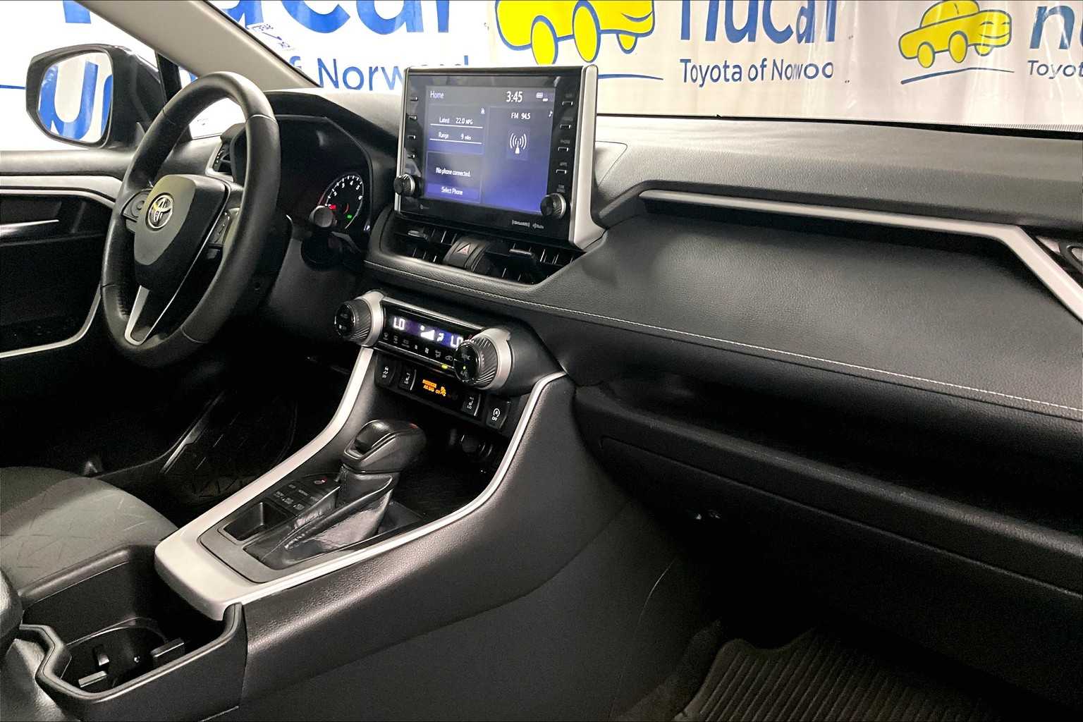 2022 Toyota RAV4 XLE - Photo 14