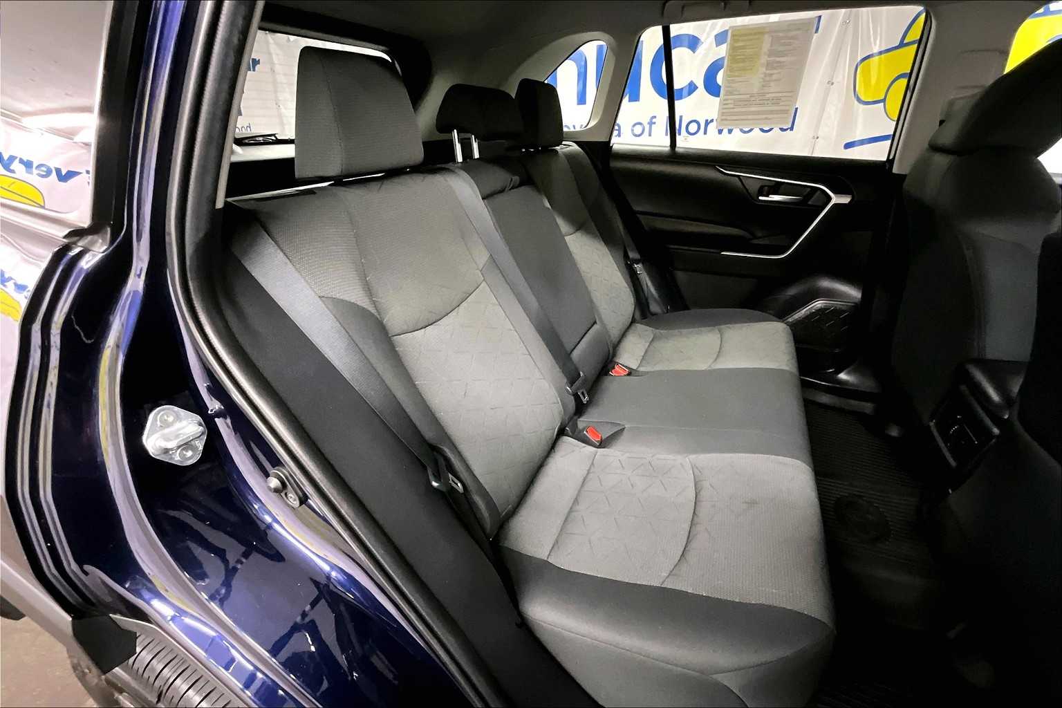 2022 Toyota RAV4 XLE - Photo 16