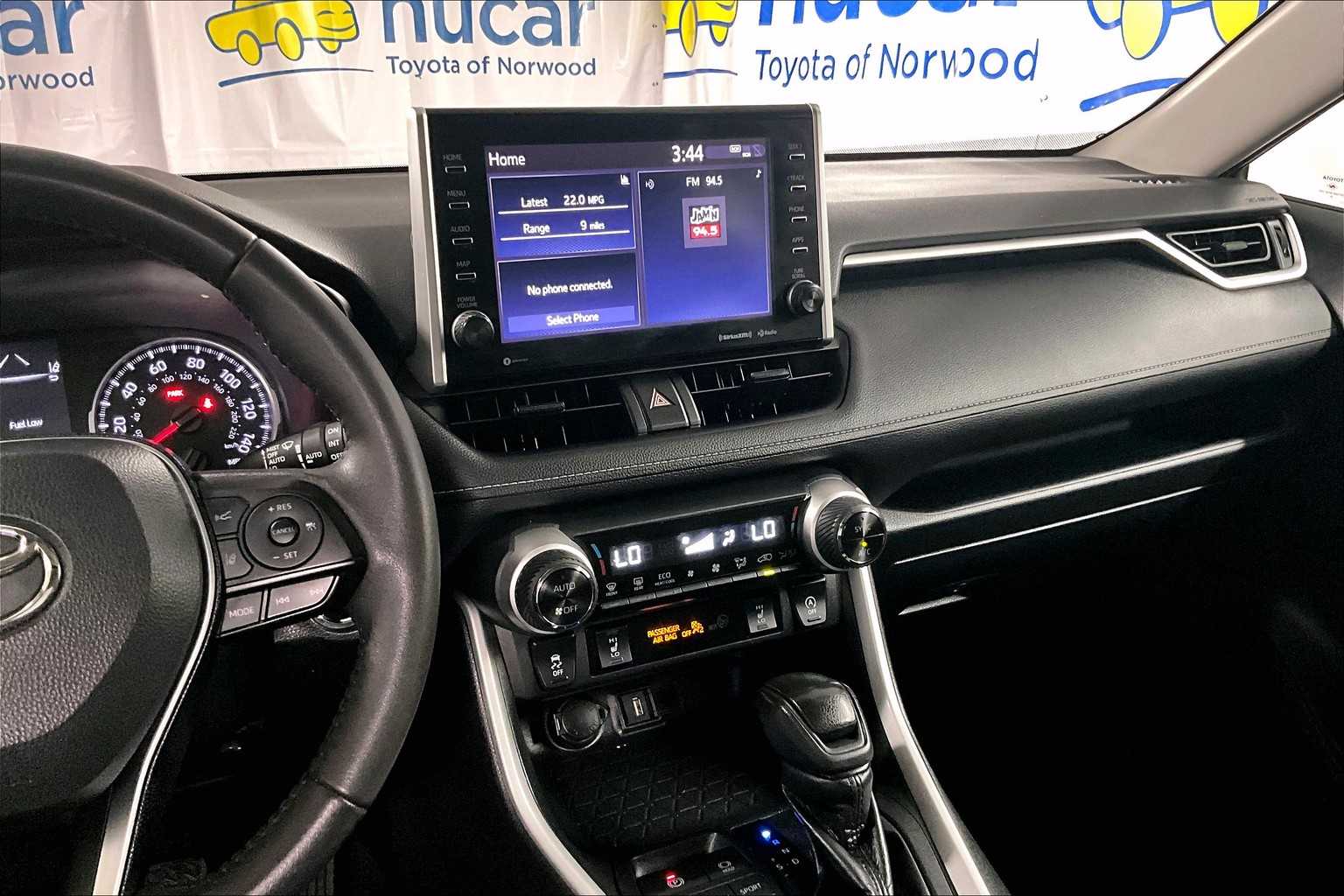 2022 Toyota RAV4 XLE - Photo 18