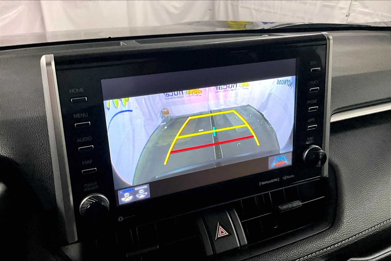 2022 Toyota RAV4 XLE - Photo 19
