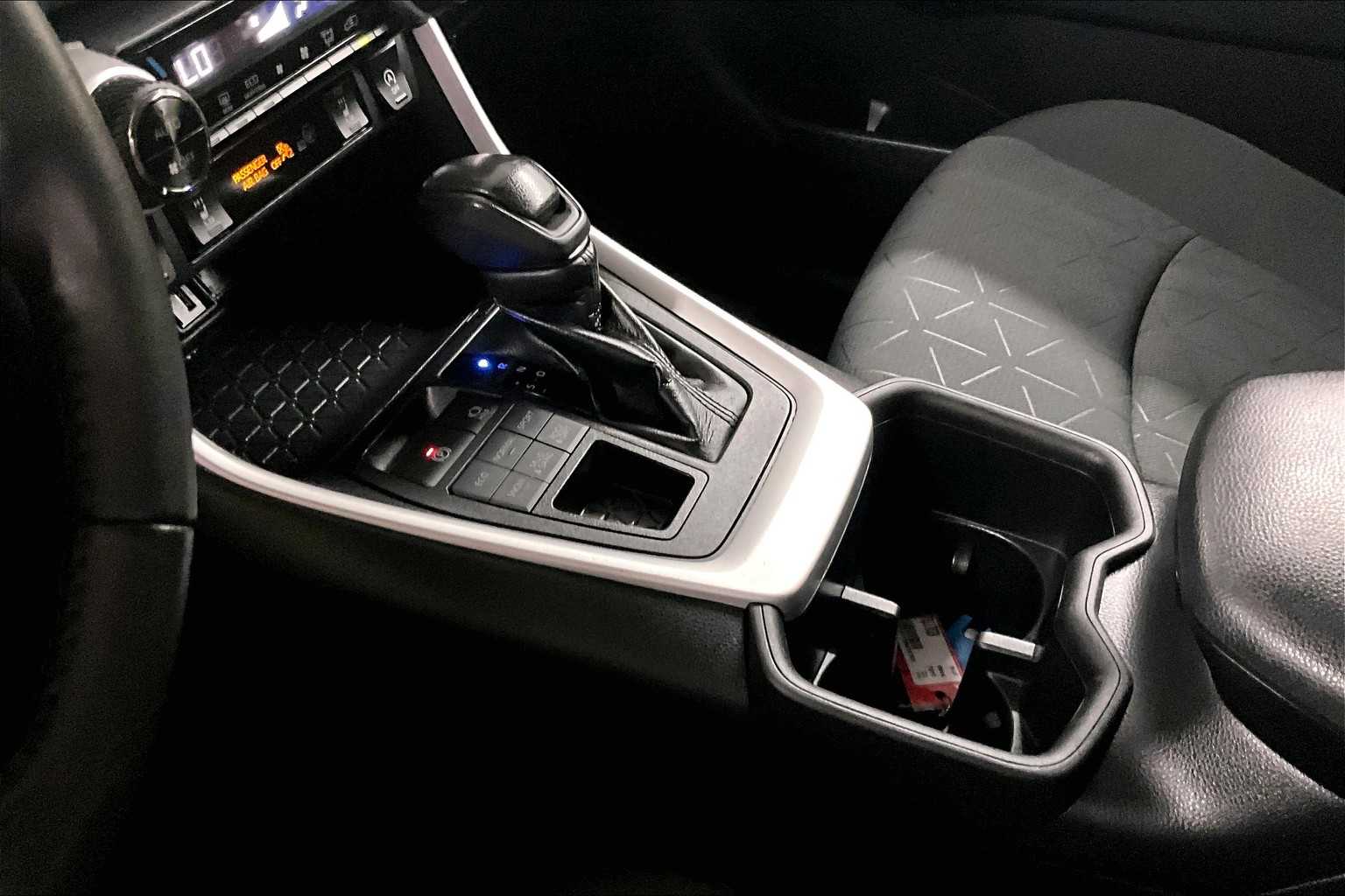 2022 Toyota RAV4 XLE - Photo 20