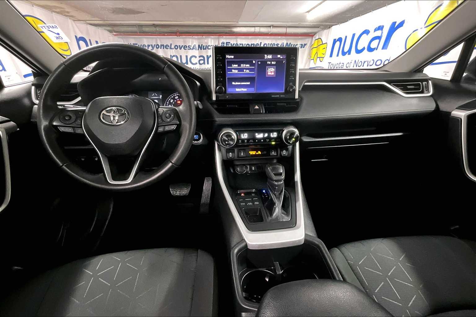 2022 Toyota RAV4 XLE - Photo 21