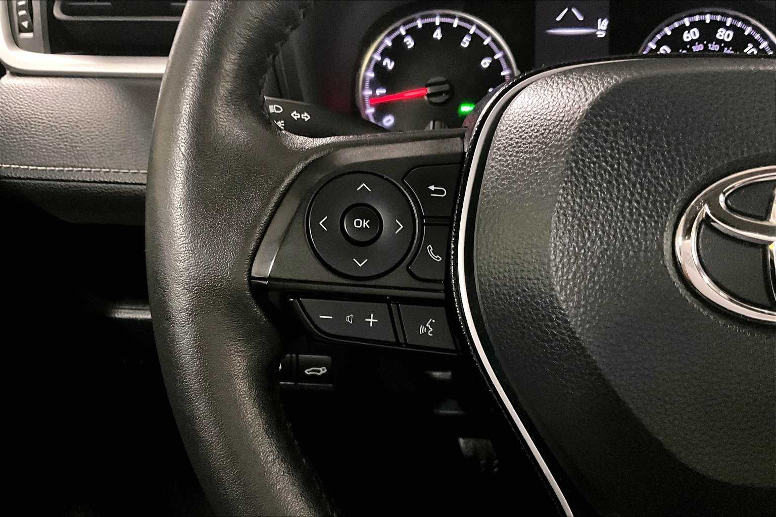 2022 Toyota RAV4 XLE - Photo 23