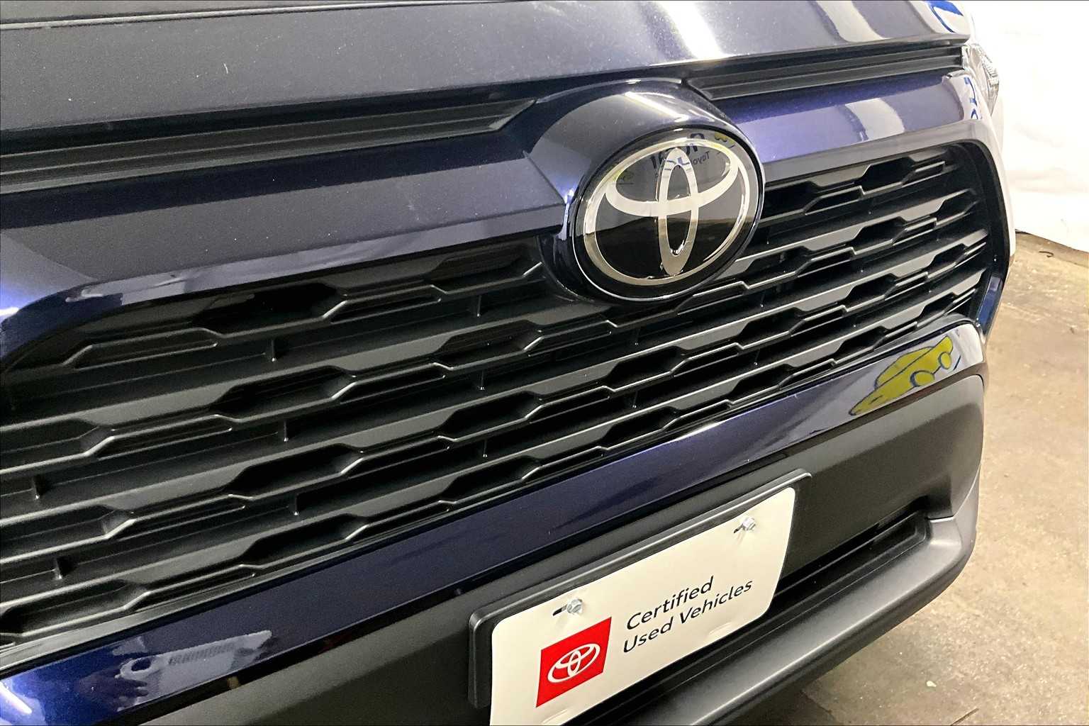 2022 Toyota RAV4 XLE - Photo 32