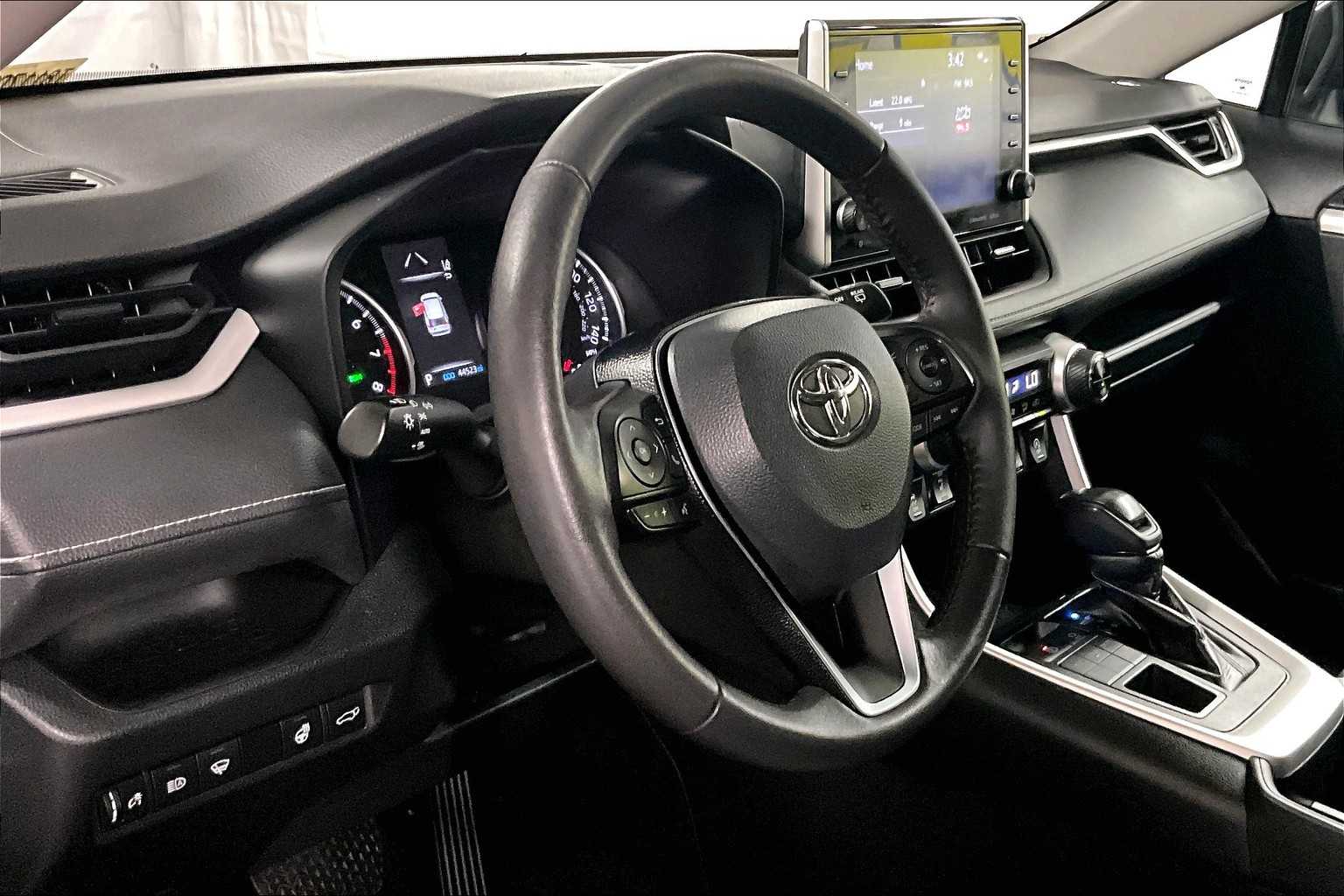 2022 Toyota RAV4 XLE - Photo 8