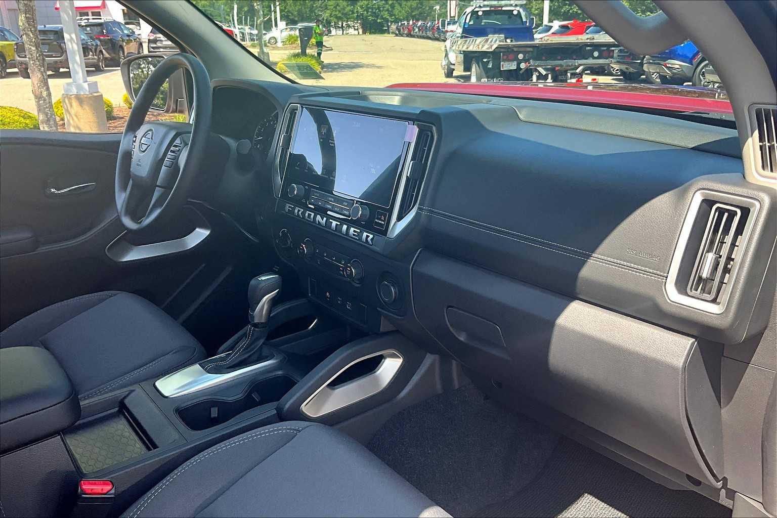 2025 Nissan Frontier SV - Photo 14