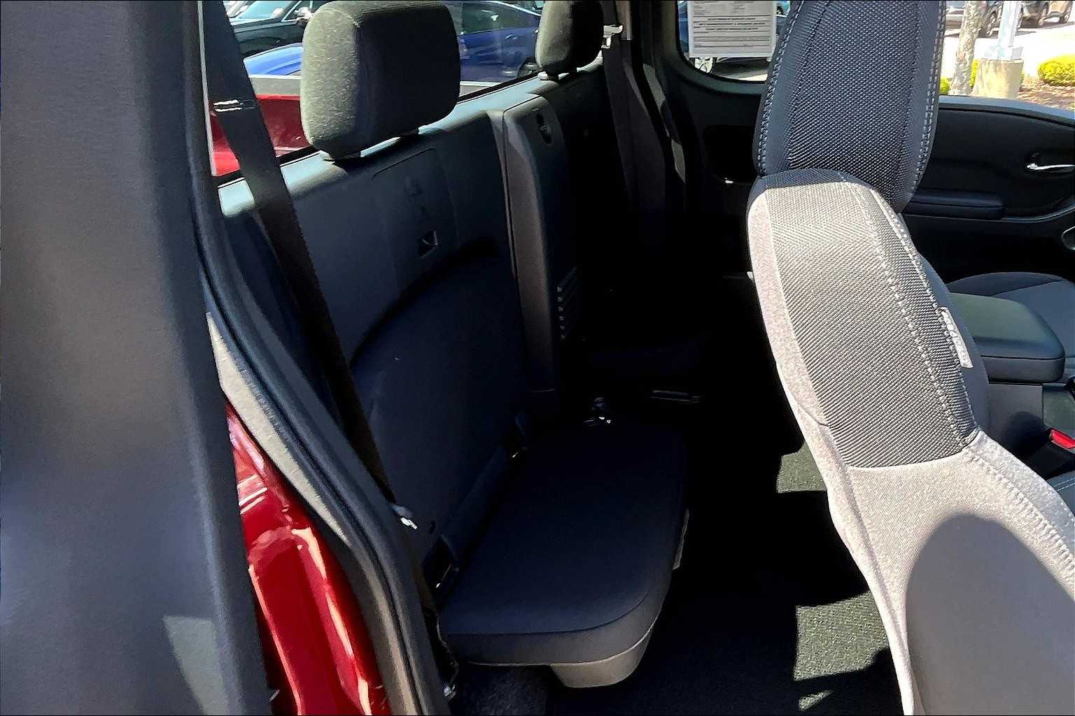 2025 Nissan Frontier SV - Photo 16