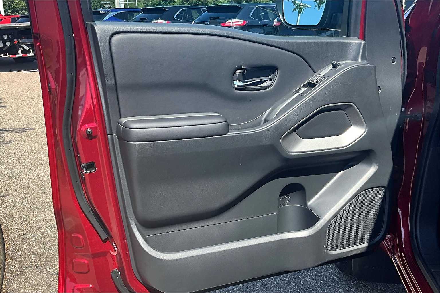 2025 Nissan Frontier SV - Photo 9