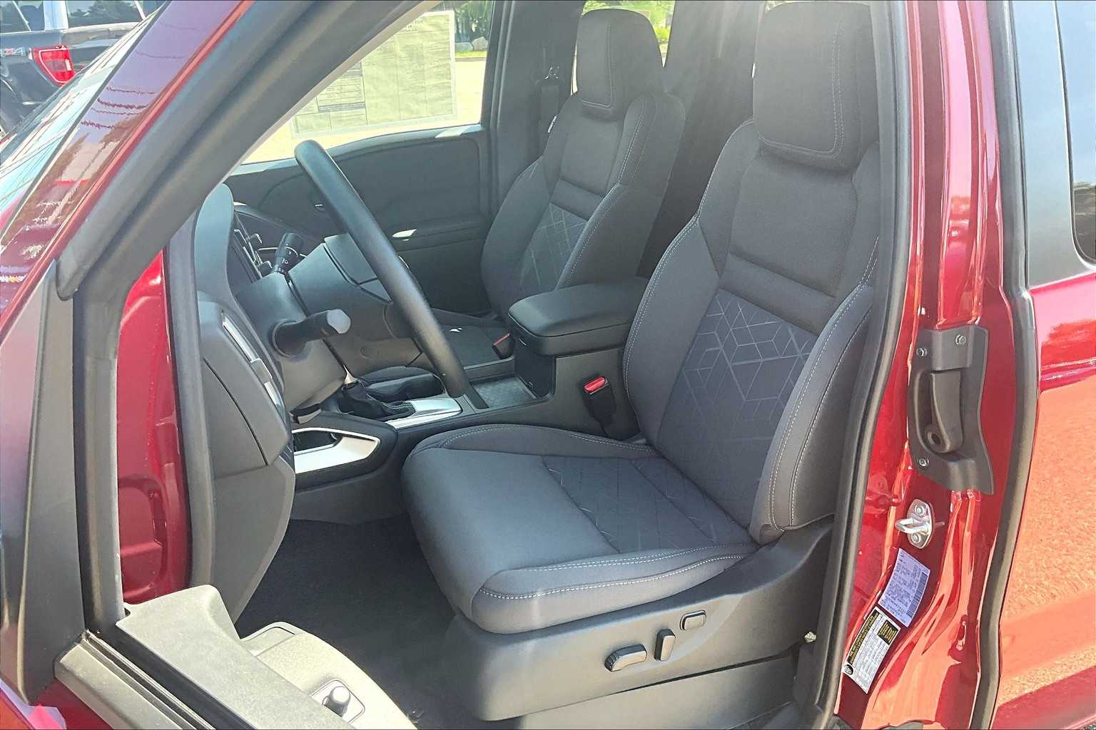 2025 Nissan Frontier SV - Photo 10