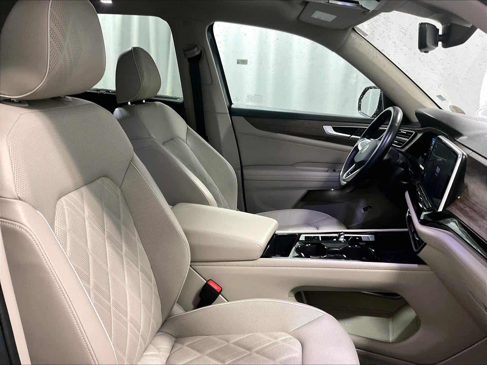 2025 Volkswagen Atlas 2.0T SEL Premium R-Line - Photo 11