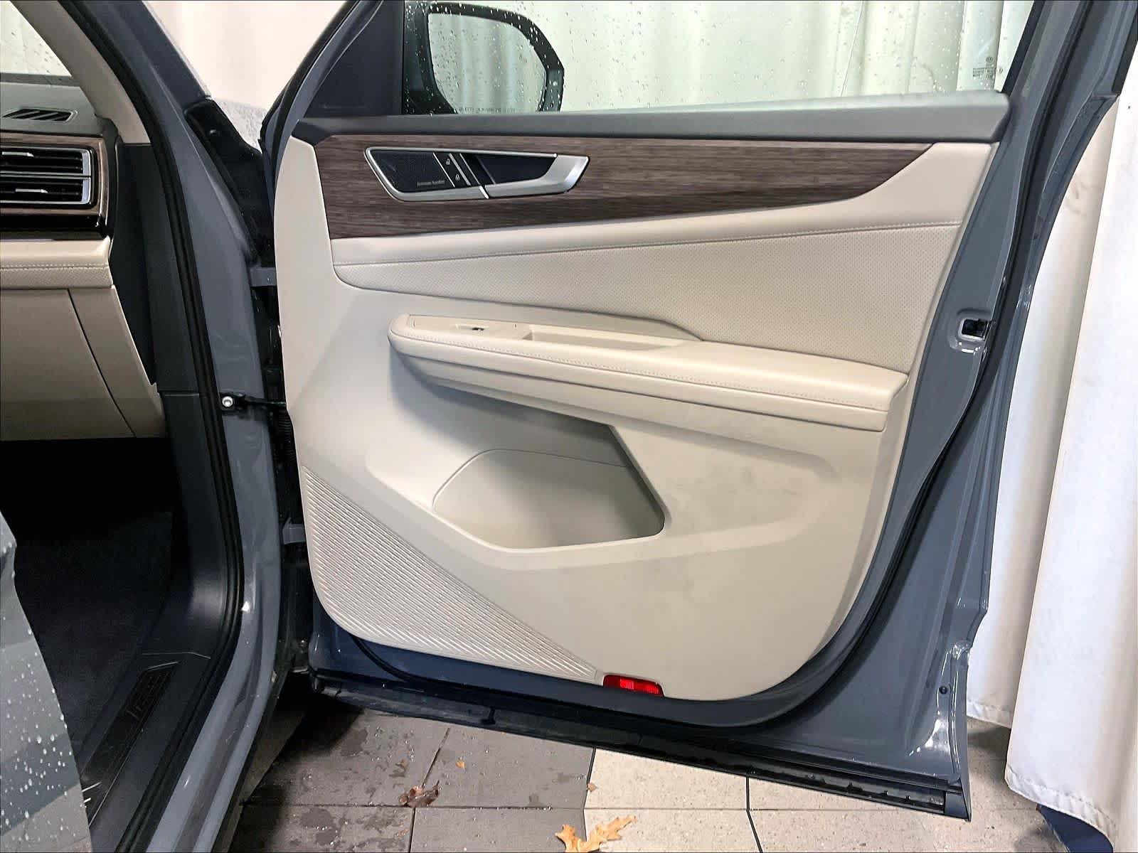 2025 Volkswagen Atlas 2.0T SEL Premium R-Line - Photo 12