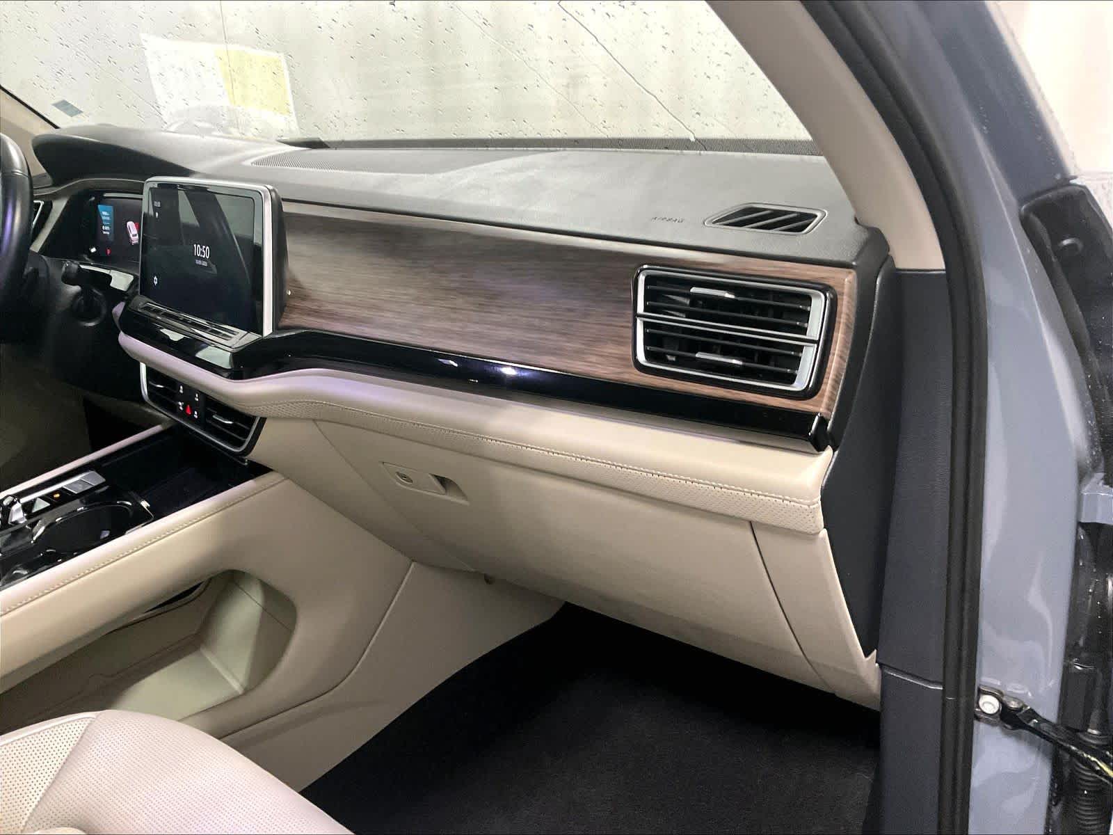 2025 Volkswagen Atlas 2.0T SEL Premium R-Line - Photo 13