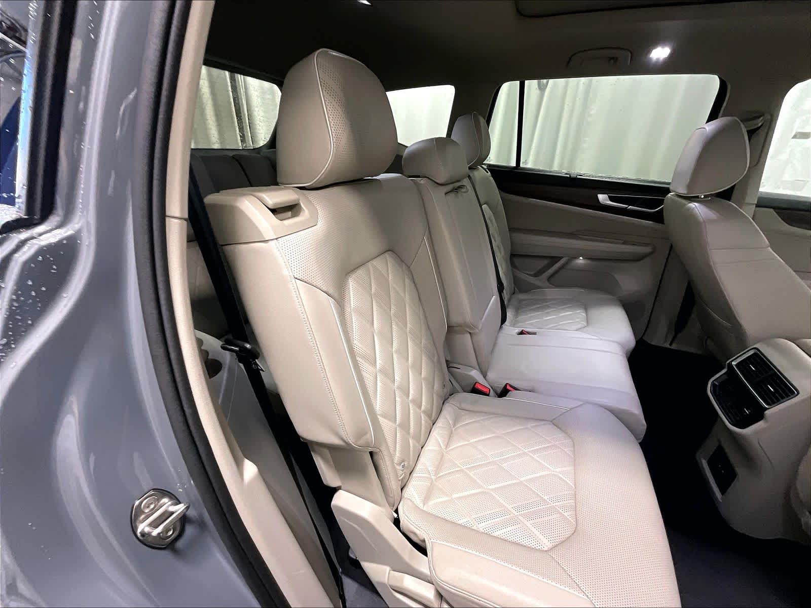 2025 Volkswagen Atlas 2.0T SEL Premium R-Line - Photo 16