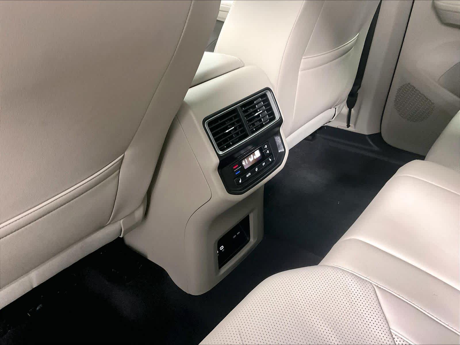 2025 Volkswagen Atlas 2.0T SEL Premium R-Line - Photo 28