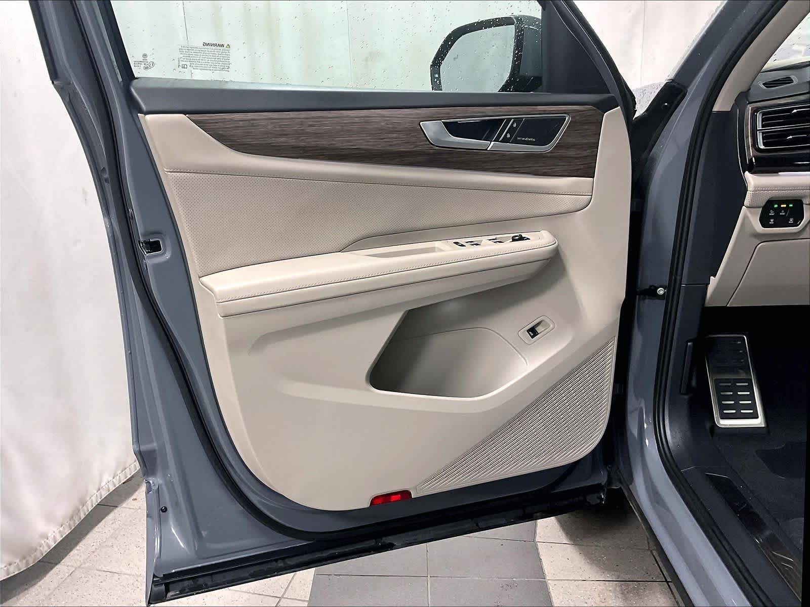 2025 Volkswagen Atlas 2.0T SEL Premium R-Line - Photo 9