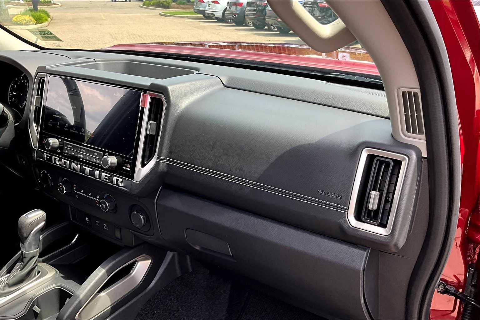 2025 Nissan Frontier SV - Photo 13