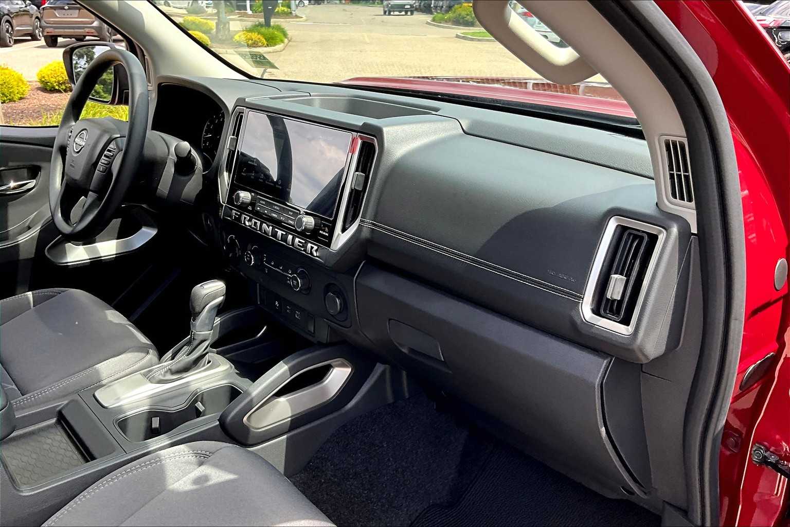 2025 Nissan Frontier SV - Photo 14