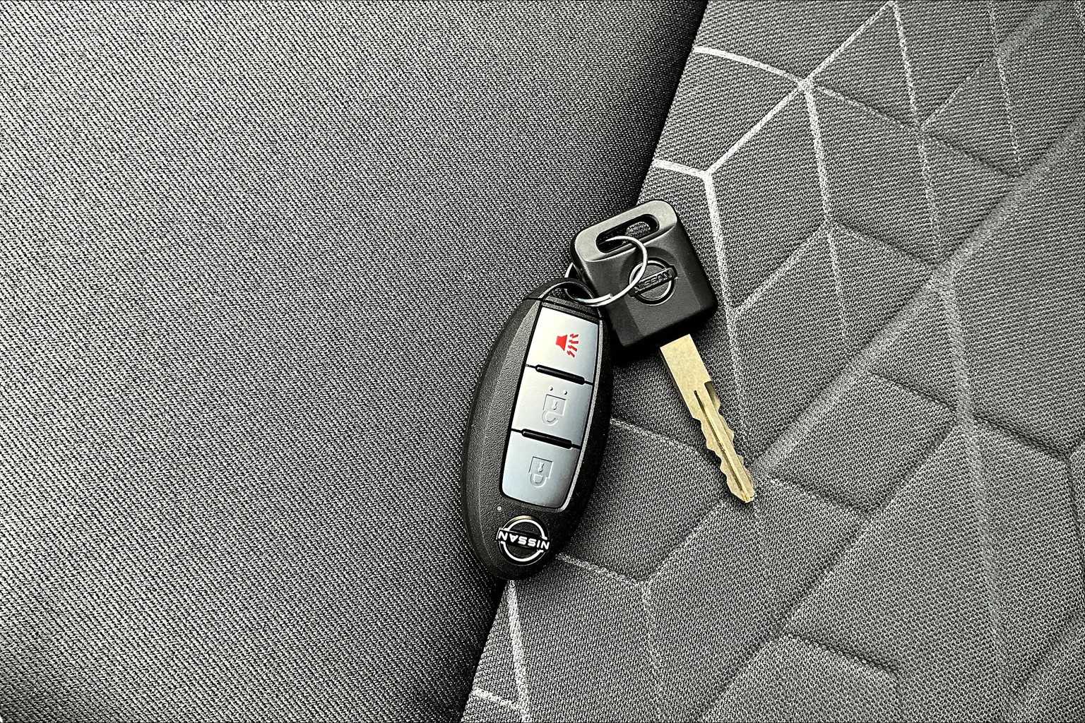 2025 Nissan Frontier SV - Photo 29