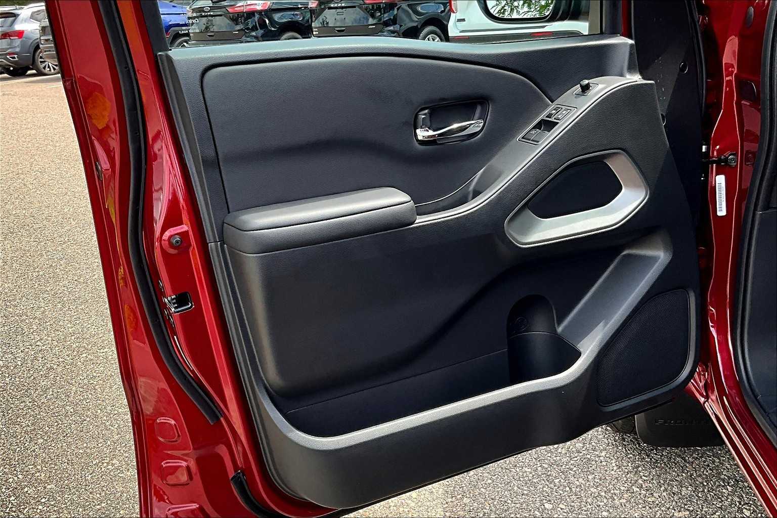 2025 Nissan Frontier SV - Photo 9