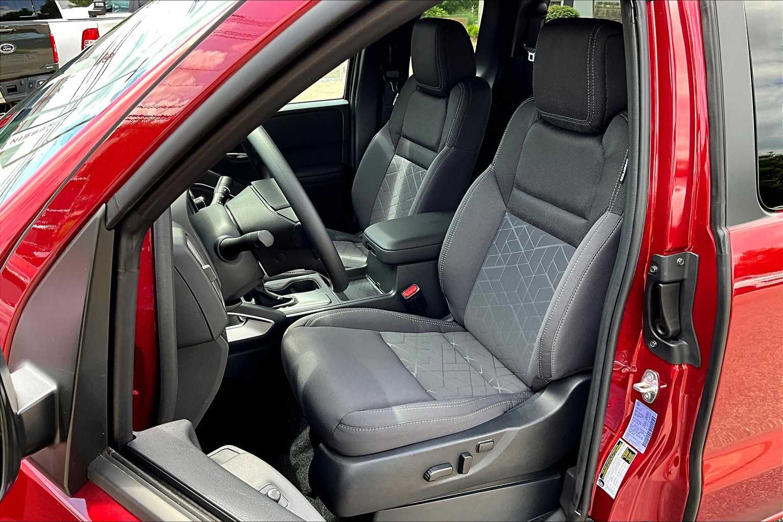 2025 Nissan Frontier SV - Photo 10